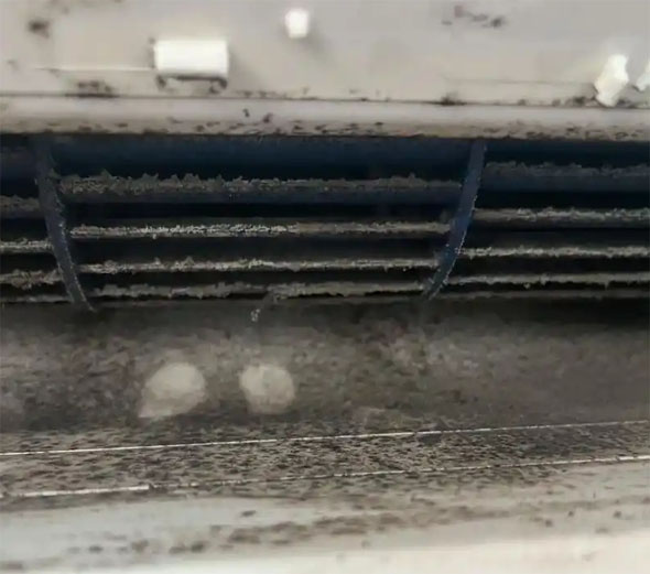 六盘水空调吹的风有股烧焦味是怎么回事